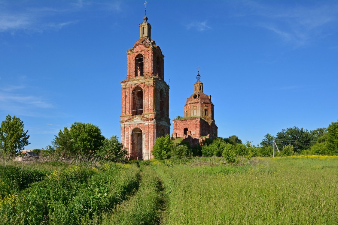Нестерово. Церковь Димитрия Солунского. общий вид в ландшафте, Общий вид с юго-запада