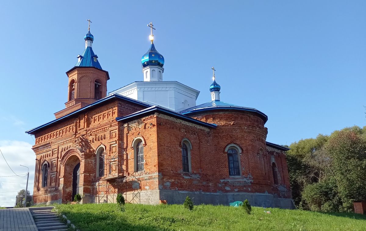 Церковь Успения Пресвятой Богородицы, Волковское (Тарусский район, Калужская область). фасады, 2023, сентябрь - восстановлено завершение храма и колокольня