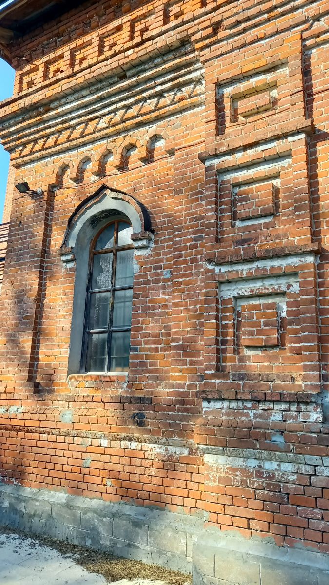 Церковь Успения Пресвятой Богородицы, Волковское (Тарусский район, Калужская область). архитектурные детали, 2023, сентябрь - восстановленная кладка