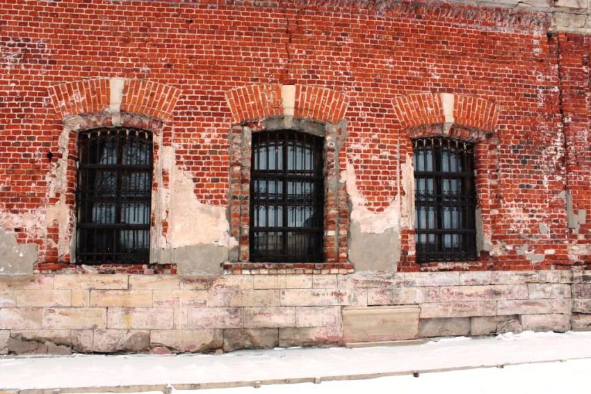 Церковь Бориса и Глеба, Дракино (Серпуховский городской округ и гг. Протвино, Пущино, Московская область). архитектурные детали, Фрагмент южного фасада