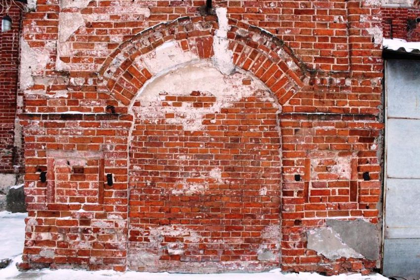 Церковь Бориса и Глеба, Дракино (Серпуховский городской округ и гг. Протвино, Пущино, Московская область). архитектурные детали, Ранее здесь был вход в притвор