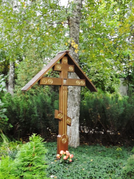 Мещанский. Сретенский  монастырь. дополнительная информация, Поклонный крест 