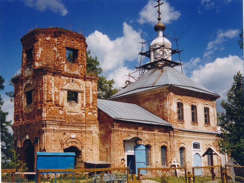 Никоновское. Церковь Покрова Пресвятой Богородицы. фасады