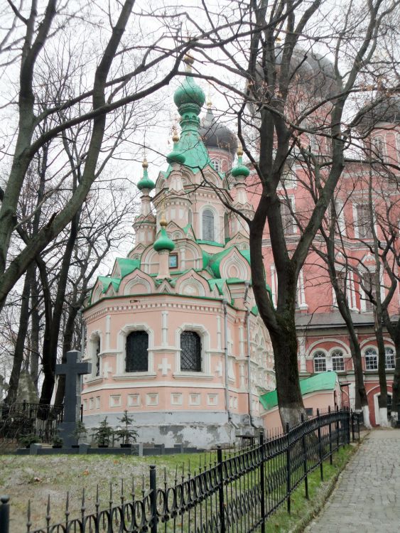 Донской. Донской монастырь. Церковь Иоанна Лествичника. общий вид в ландшафте