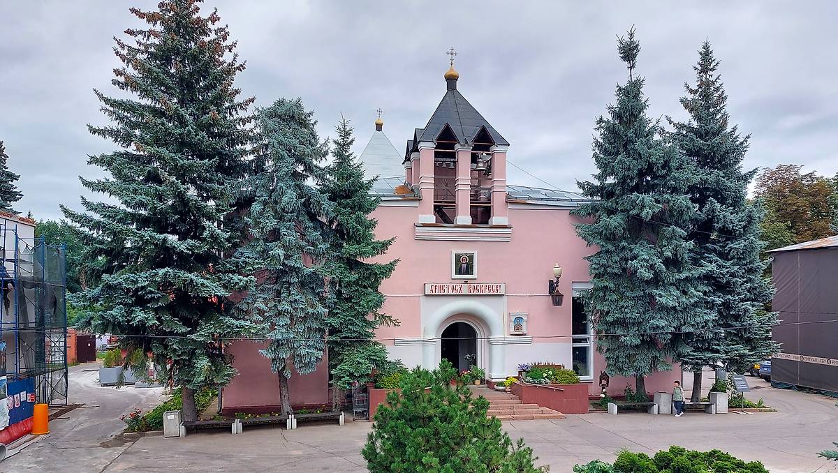 фасады. Донской монастырь.  Церковь Серафима Саровского и Анны Кашинской на новом кладбище, Донской (Южный административный округ (ЮАО), г. Москва)