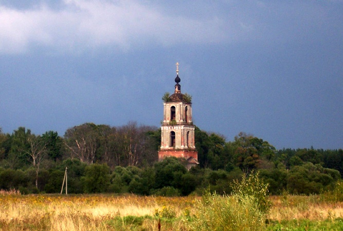 Колокольня церкви Николая Чудотворца, Аргуново, урочище (Петушинский район, Владимирская область). архитектурные детали, вид на церковь с запада, из-за реки Киржач