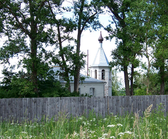 Хмелёво. Скорбященский женский монастырь. общий вид в ландшафте, Домовая церковь св. Екатерины. Вид с юга, с дороги		      