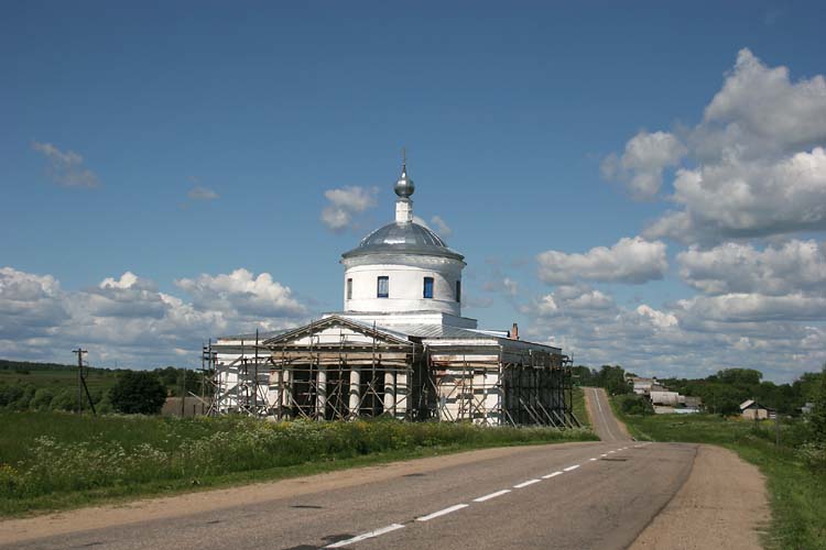 Церковь Рождества Пресвятой Богородицы, Кабанское (Переславский район и г. Переславль-Залесский, Ярославская область). общий вид в ландшафте