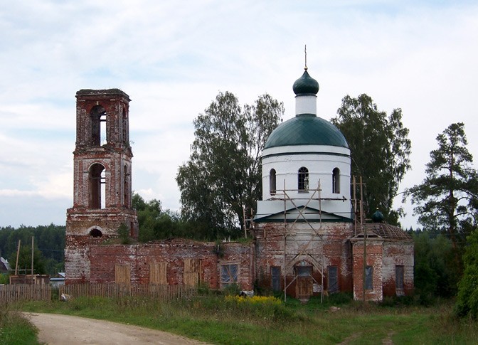 Овчинино. Церковь Николая Чудотворца. общий вид в ландшафте, вид с юга