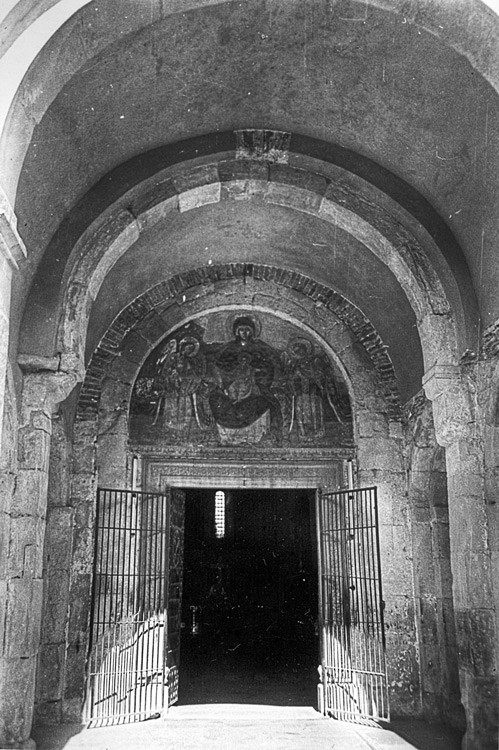 Мцхета. Кафедральный собор Двенадцати апостолов. архивная фотография, Западный портал.