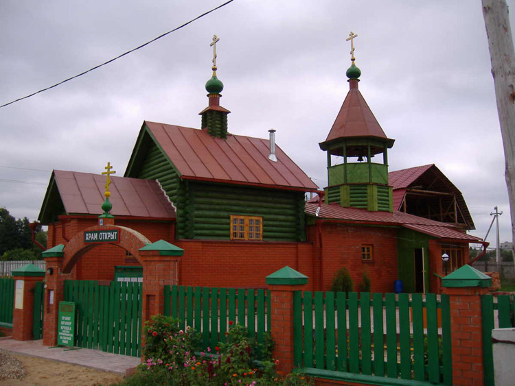 Тверь. Церковь Серафима Саровского. общий вид в ландшафте