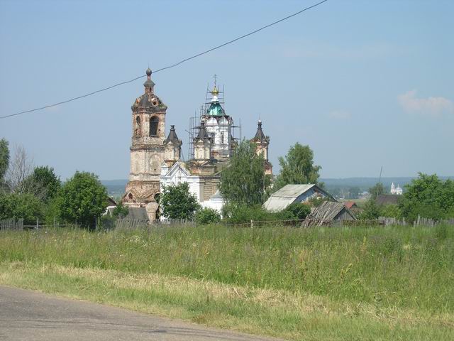 Церковь Сергия Радонежского, Волчиха (Арзамасский район и г. Арзамас, Нижегородская область). общий вид в ландшафте, Сергиевская церковь в Волчихе и Троицкая церковь во Вторусском