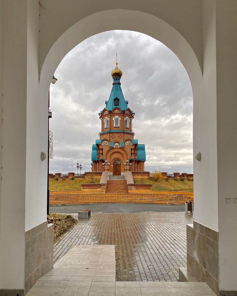 Церковь-памятник Николая Чудотворца, Красноярск (Красноярск, город, Красноярский край). художественные фотографии, Вид с ворот колокольни