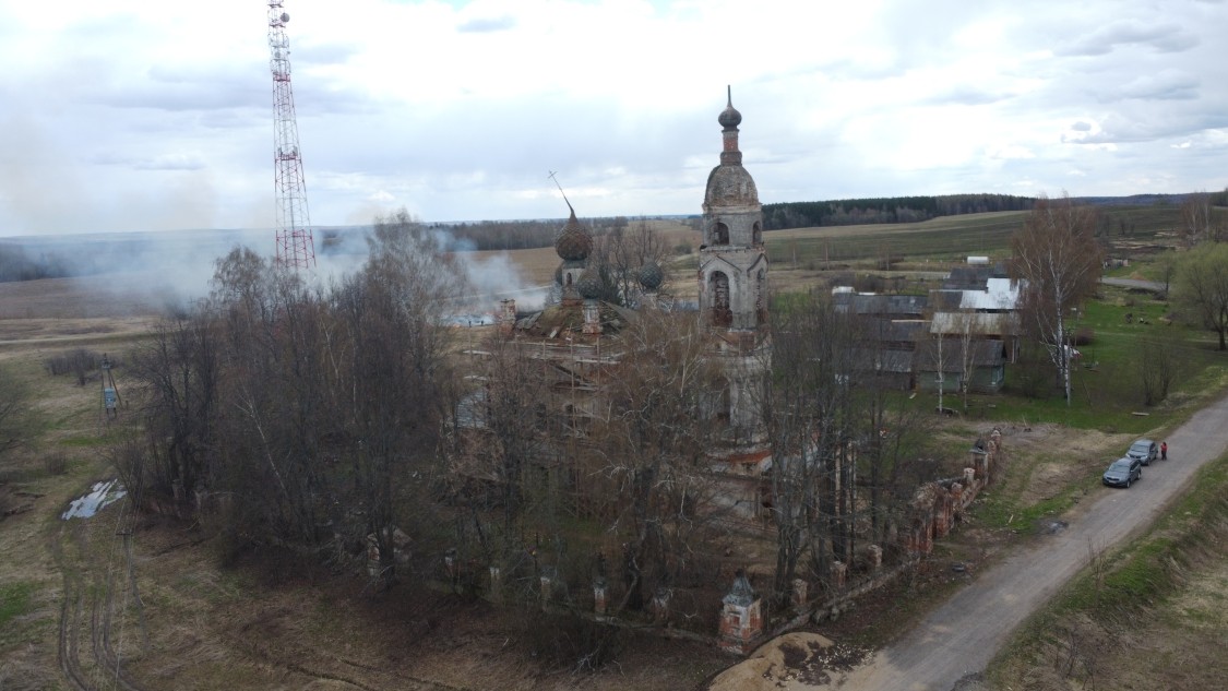 Боровицы. Церковь Игнатия Богоносца. общий вид в ландшафте