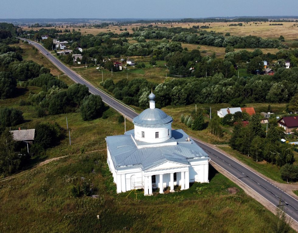 Кабанское. Церковь Рождества Пресвятой Богородицы. общий вид в ландшафте