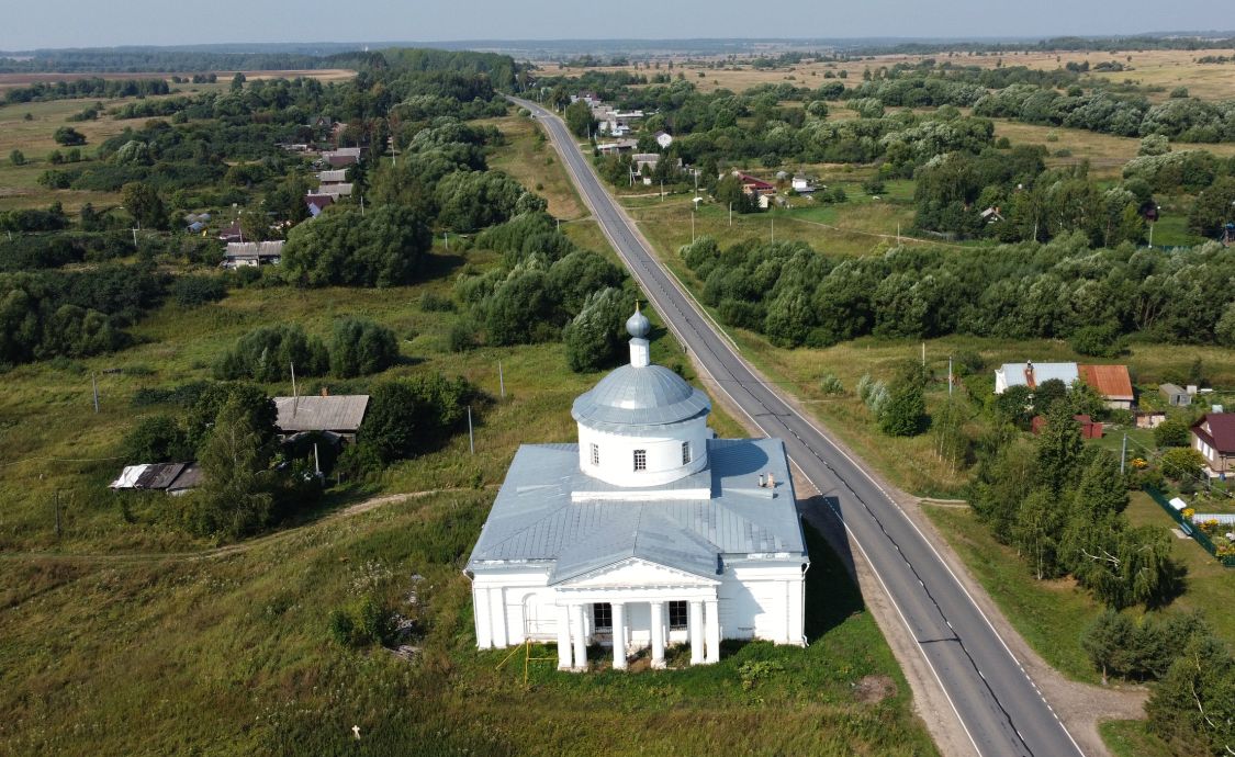 Кабанское. Церковь Рождества Пресвятой Богородицы. общий вид в ландшафте