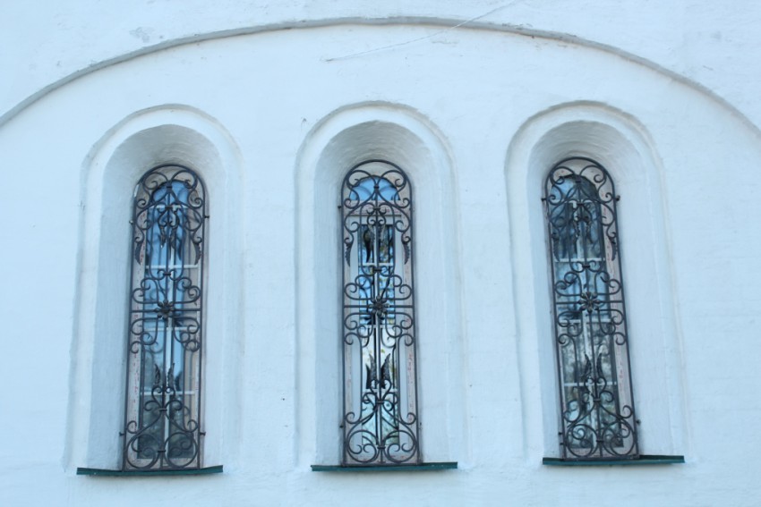 Иваново. Церковь Троицы Живоначальной. архитектурные детали, Окна нижнего храма