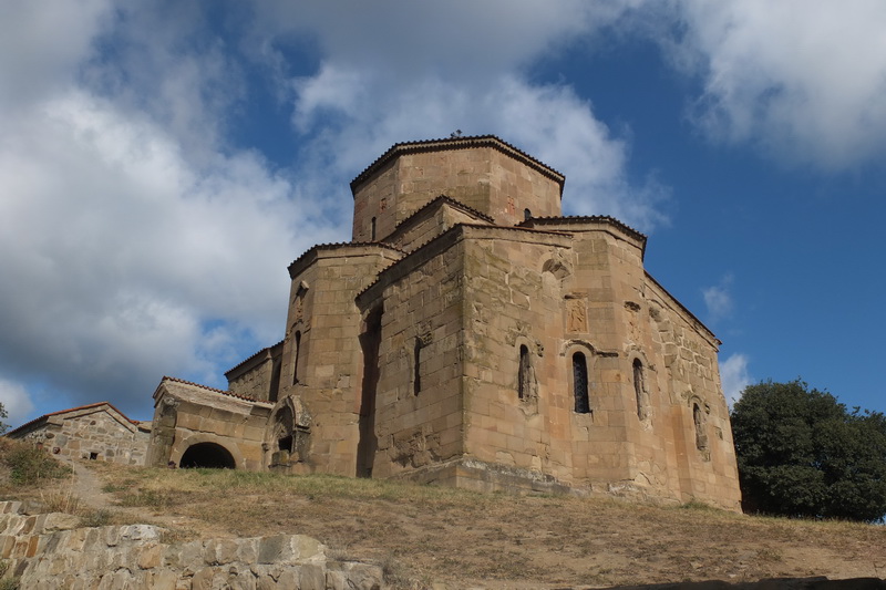 Монастырь Святого Креста. Церковь Святого Креста, Джвари, гора (Мцхета-Мтианети, Грузия). фасады