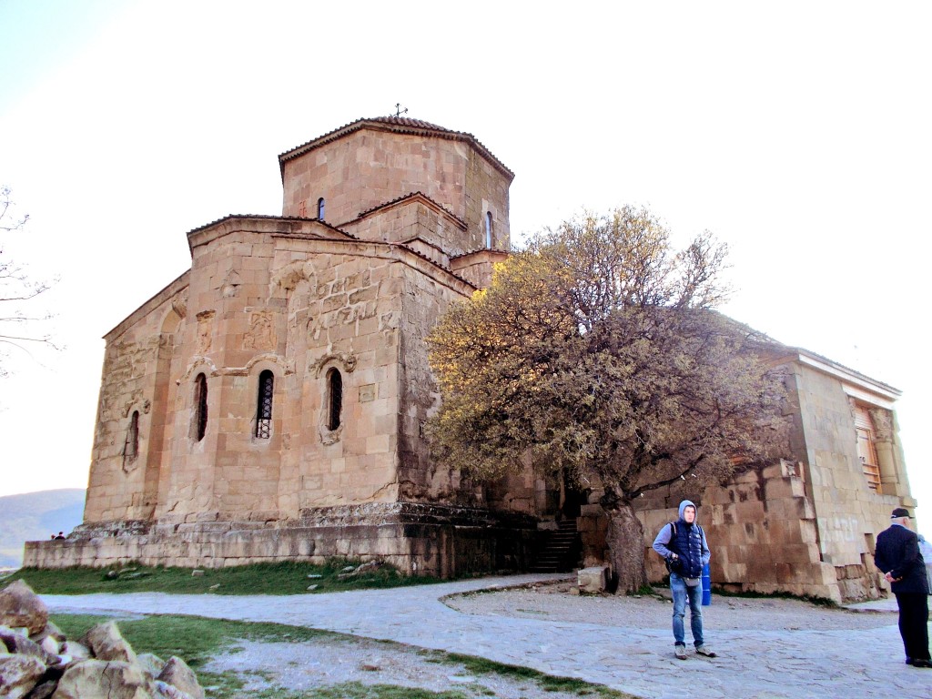Монастырь Святого Креста. Церковь Святого Креста, Джвари, гора (Мцхета-Мтианети, Грузия). фасады, Вид с с-в