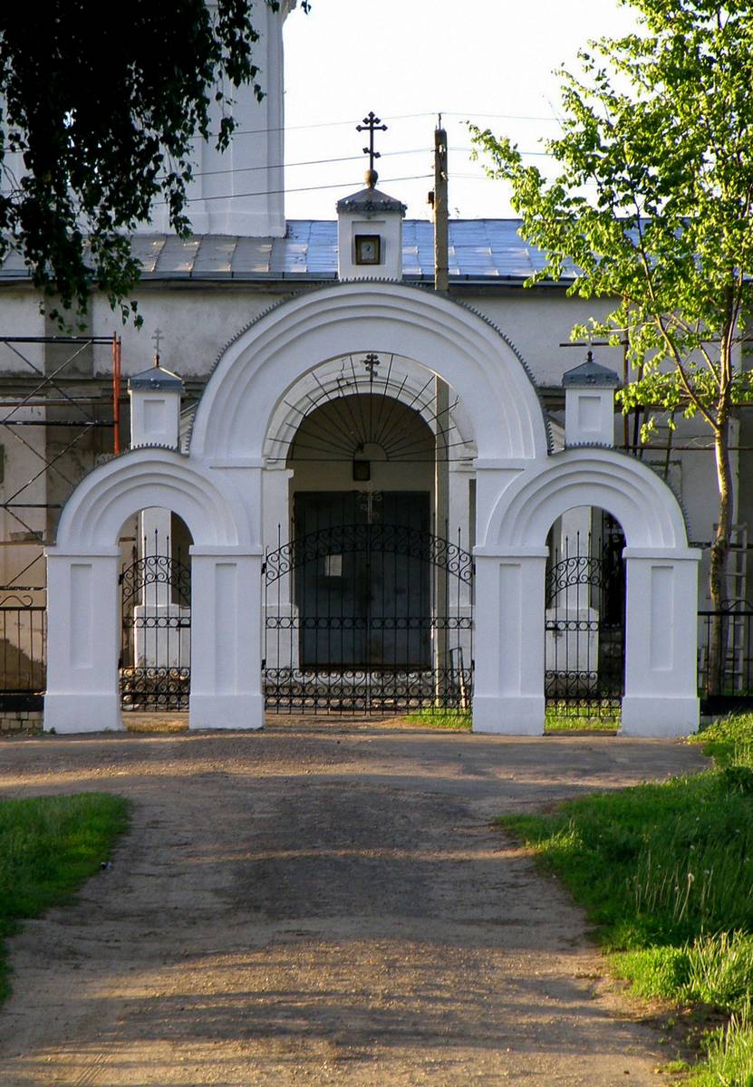 Ворота ограды., дополнительная информация. Церковь Рождества Христова, Красное (Арзамасский район и г. Арзамас, Нижегородская область)
