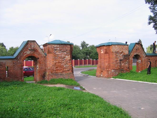 Церковь Петра и Павла, Коломна (Коломенский городской округ, Московская область). дополнительная информация, Святые ворота