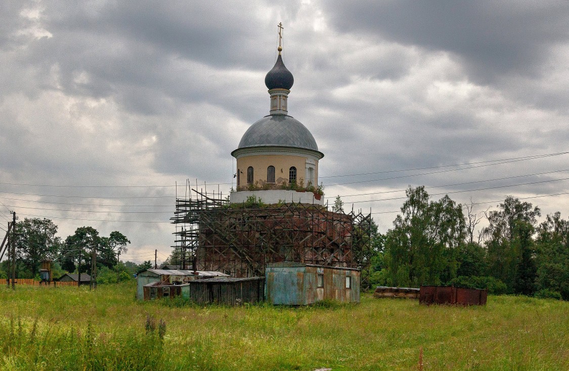 Коробовщина. Церковь Николая Чудотворца. общий вид в ландшафте