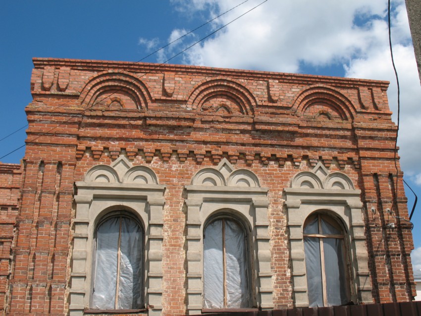 Церковь Александра Невского (Николая Чудотворца), Высокиничи (Жуковский район, Калужская область). архитектурные детали, Южный фасад здания. 12.06.2011