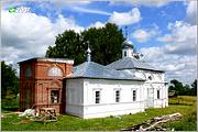 Церковь Введения во храм Пресвятой Богородицы, Вид с юго-запада. На переднем плане новоделы - трапезная и неоконченая постройкой колокольня. Поодаль видны первоначальный четверик основного объёма и выступ прямоугольной алтарной части<br>, Ирково, Александровский район, Владимирская область