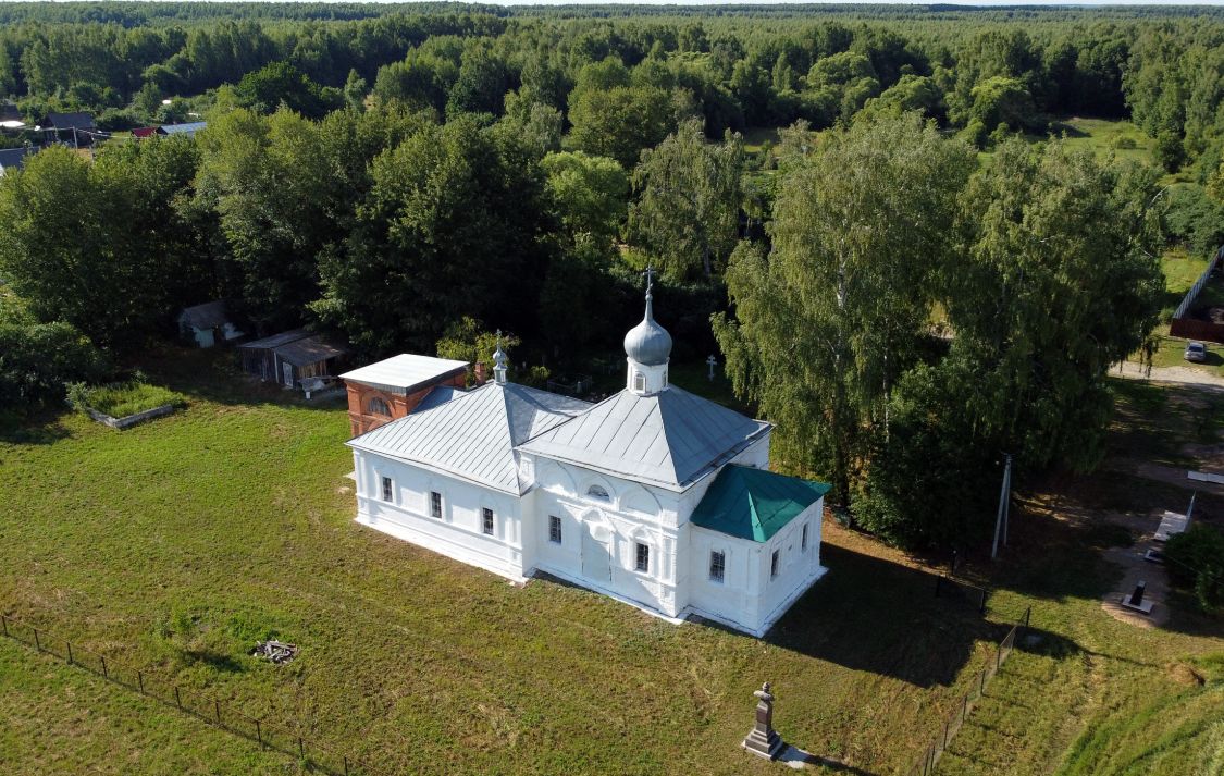 Церковь Введения во храм Пресвятой Богородицы, Ирково (Александровский район, Владимирская область). общий вид в ландшафте