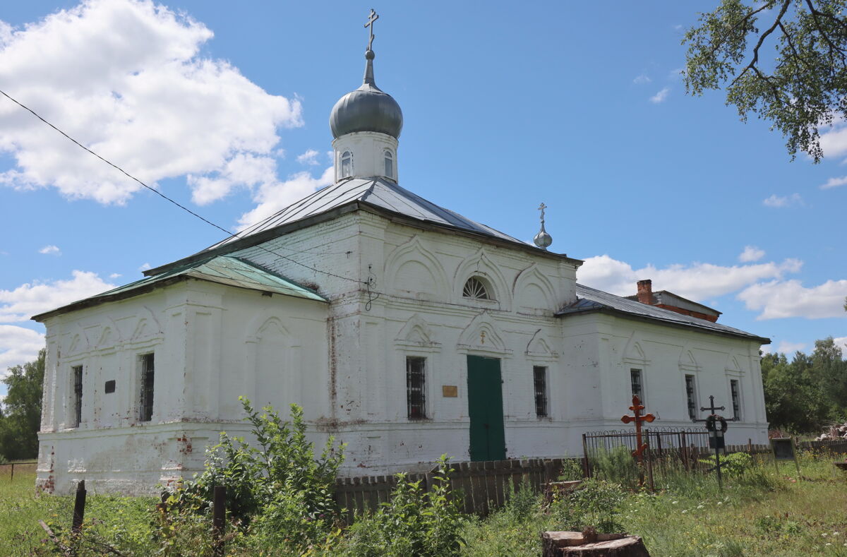 Церковь Введения во храм Пресвятой Богородицы, Ирково (Александровский район, Владимирская область). общий вид в ландшафте, Вид с северо-востока