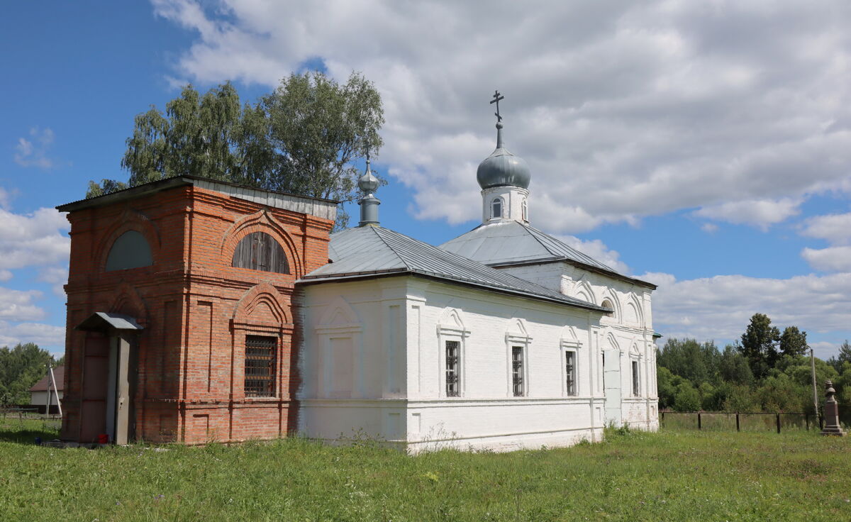 Церковь Введения во храм Пресвятой Богородицы, Ирково (Александровский район, Владимирская область). общий вид в ландшафте, Вид с юго-запада