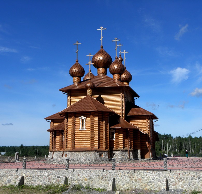 Сологубовка, станция. Церковь Николая и Александры, царственных страстотерпцев. фасады