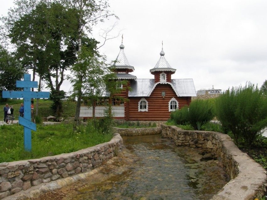Часовня Пантелеимона Целителя, Каложицы (Волосовский район, Ленинградская область). общий вид в ландшафте