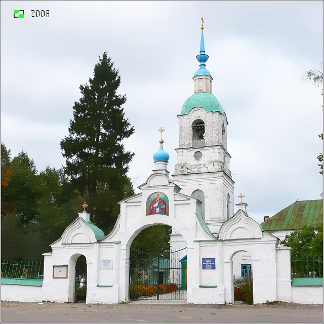 Церковь Введения во храм Пресвятой Богородицы, Флорищи (Кольчугинский район, Владимирская область). дополнительная информация, Южные ворота ограды