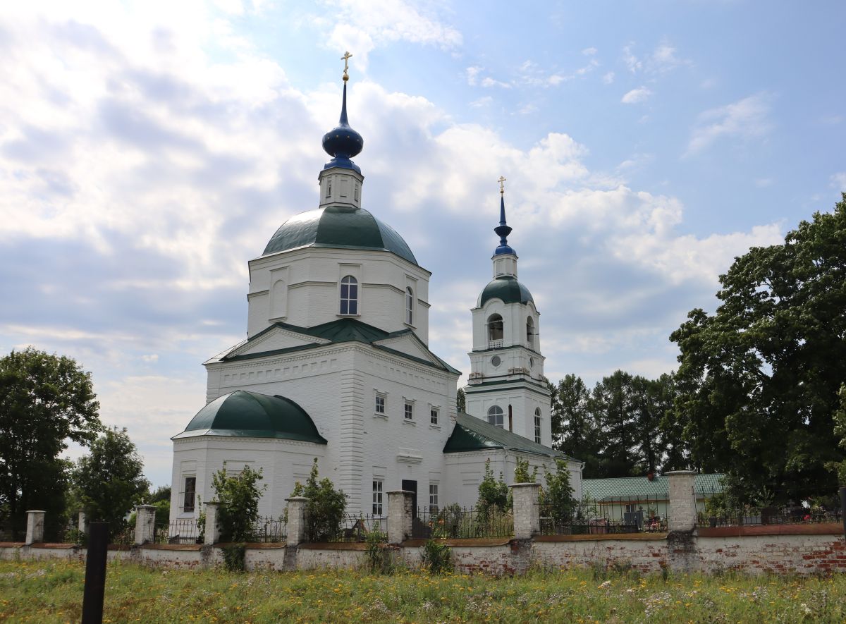 Церковь Введения во храм Пресвятой Богородицы, Флорищи (Кольчугинский район, Владимирская область). фасады, Вид с северо-востока