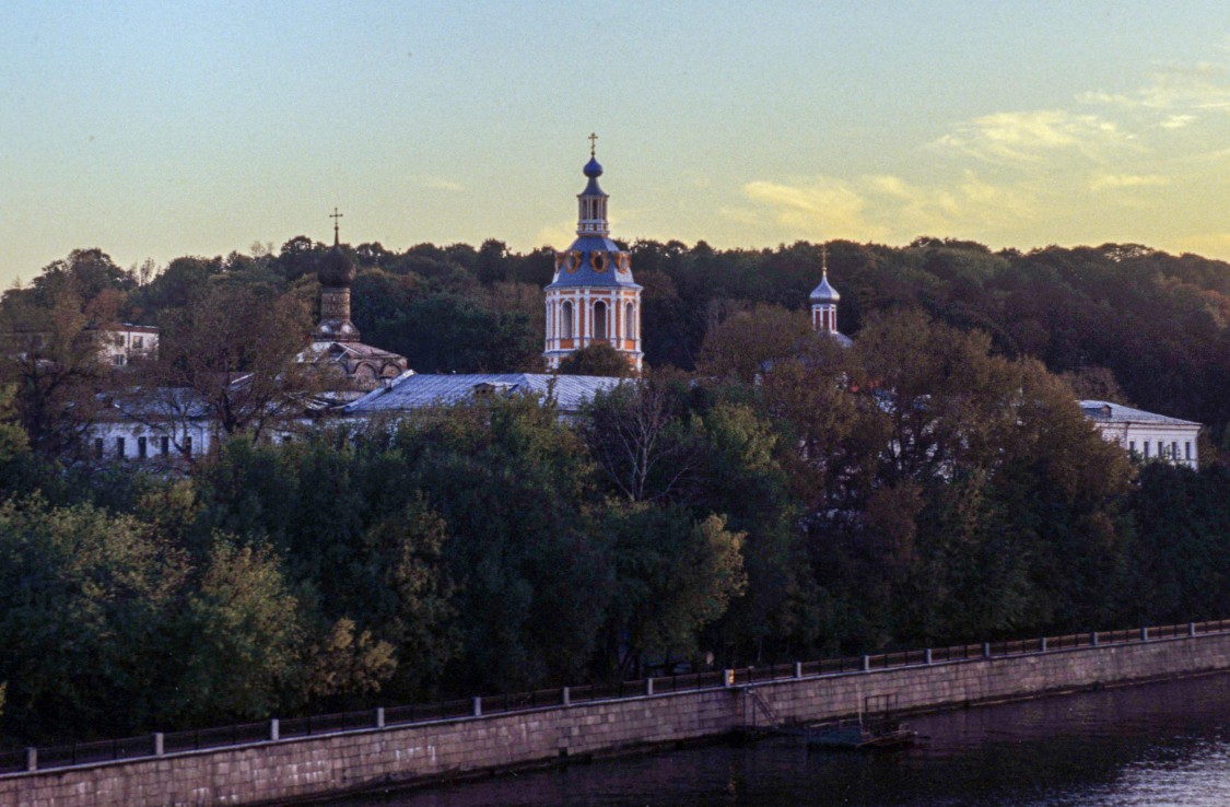 Гагаринский. Андреевский мужской монастырь. общий вид в ландшафте