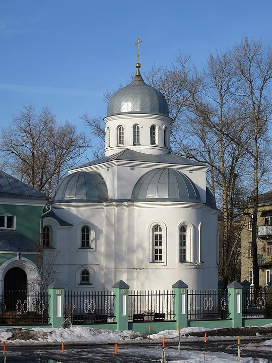 Электросталь. Церковь Иоанна Кронштадтского (крестильная). общий вид в ландшафте