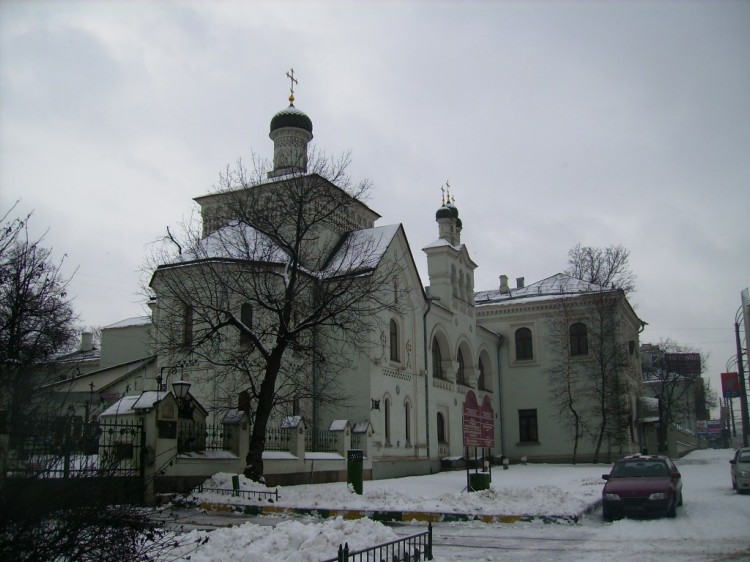 Домовая церковь Алексия, митрополита Московского при ЦКБ МП, Донской (Южный административный округ (ЮАО), г. Москва). общий вид в ландшафте