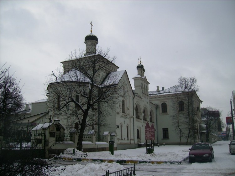 Донской. Домовая церковь Алексия, митрополита Московского при ЦКБ МП. общий вид в ландшафте