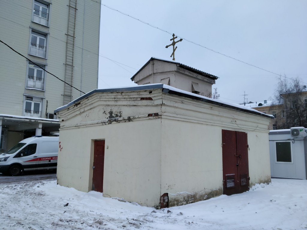 Часовня Двенадцати Целителей при Городской клинической больнице №70, Новогиреево (Восточный административный округ (ВАО), г. Москва). фасады