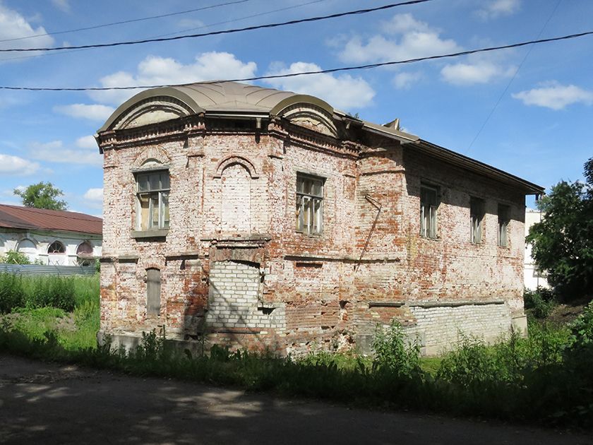 Церковь Воздвижения Креста Господня, Ростов Великий (Ростовский район, Ярославская область). дополнительная информация, Сторожка возле колокольни