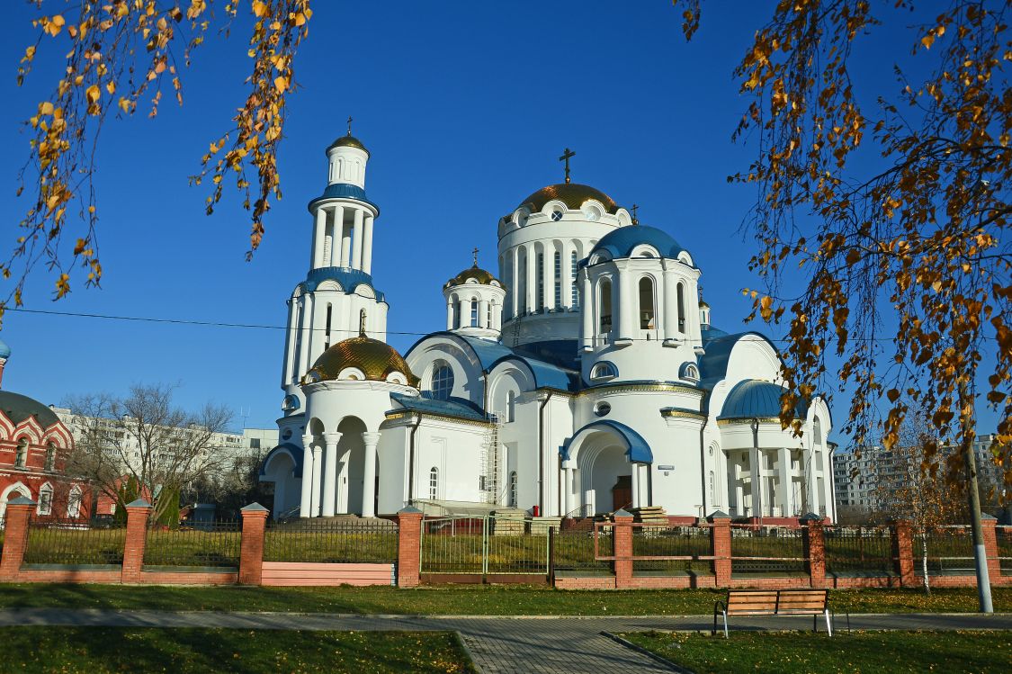 Бибирево. Церковь Собора Московских Святых в Бибиреве. общий вид в ландшафте