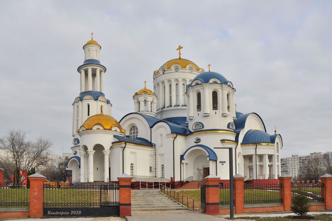 Бибирево. Церковь Собора Московских Святых в Бибиреве. общий вид в ландшафте