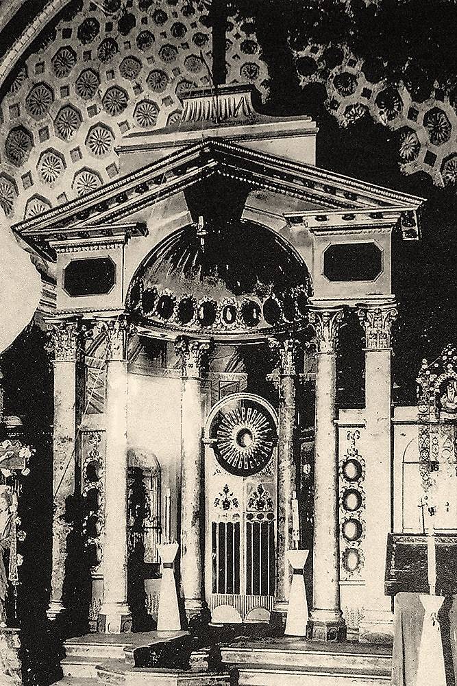 Внутреннее убранство Казанской церкви села Красное. Фотография нач. ХХ в., архивная фотография. Церковь Казанской иконы Божией Матери, Красная горка, усадьба (Михайловский район, Рязанская область)