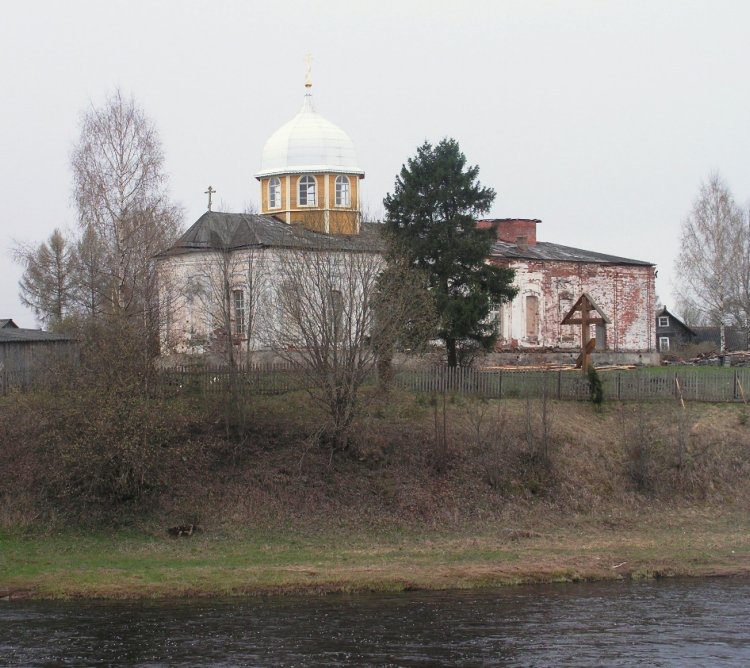 Церковь Флора и Лавра, Великий Порог (Боровичский район, Новгородская область). общий вид в ландшафте