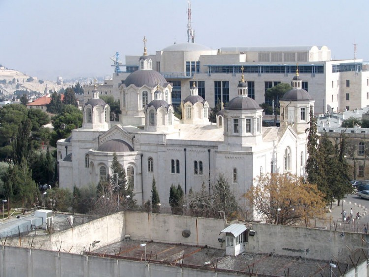 Иерусалим - Русское подворье. Собор Троицы Живоначальной. фасады, Вид с северо-запада с крыши одного из соседних зданий.