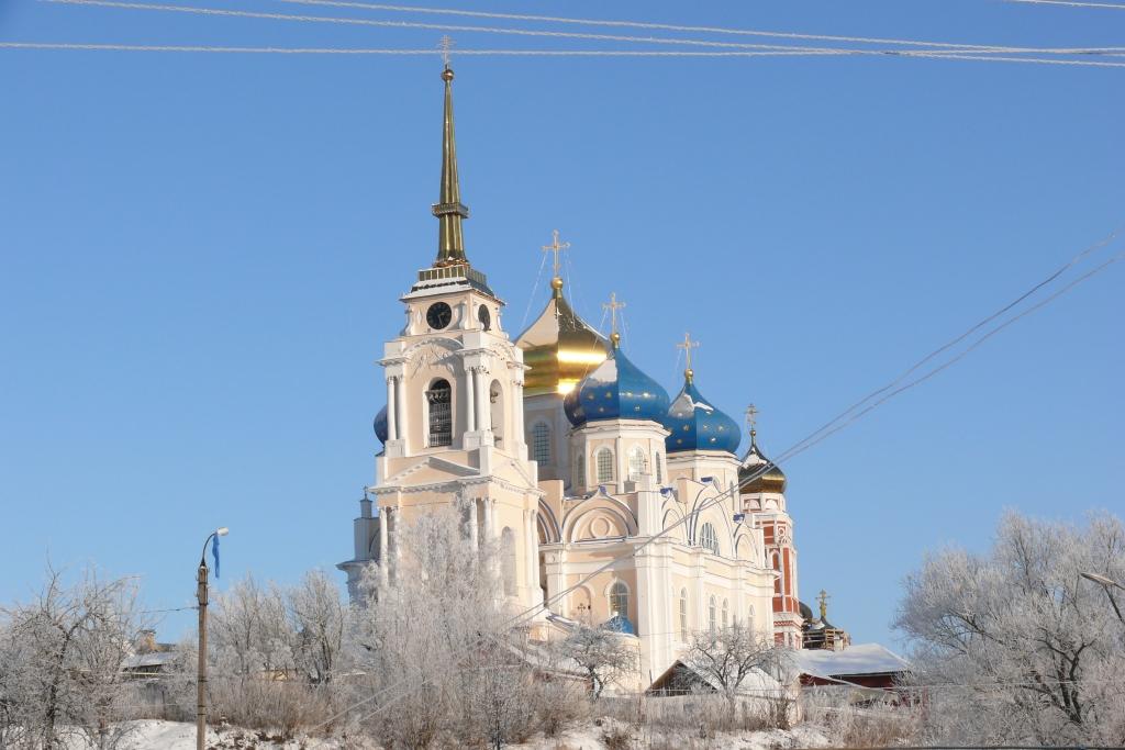 Болхов. Собор Спаса Преображения. общий вид в ландшафте