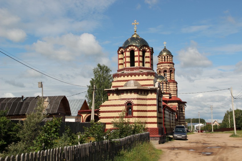 Николо-Малица. Николаевский Малицкий мужской монастырь. общий вид в ландшафте