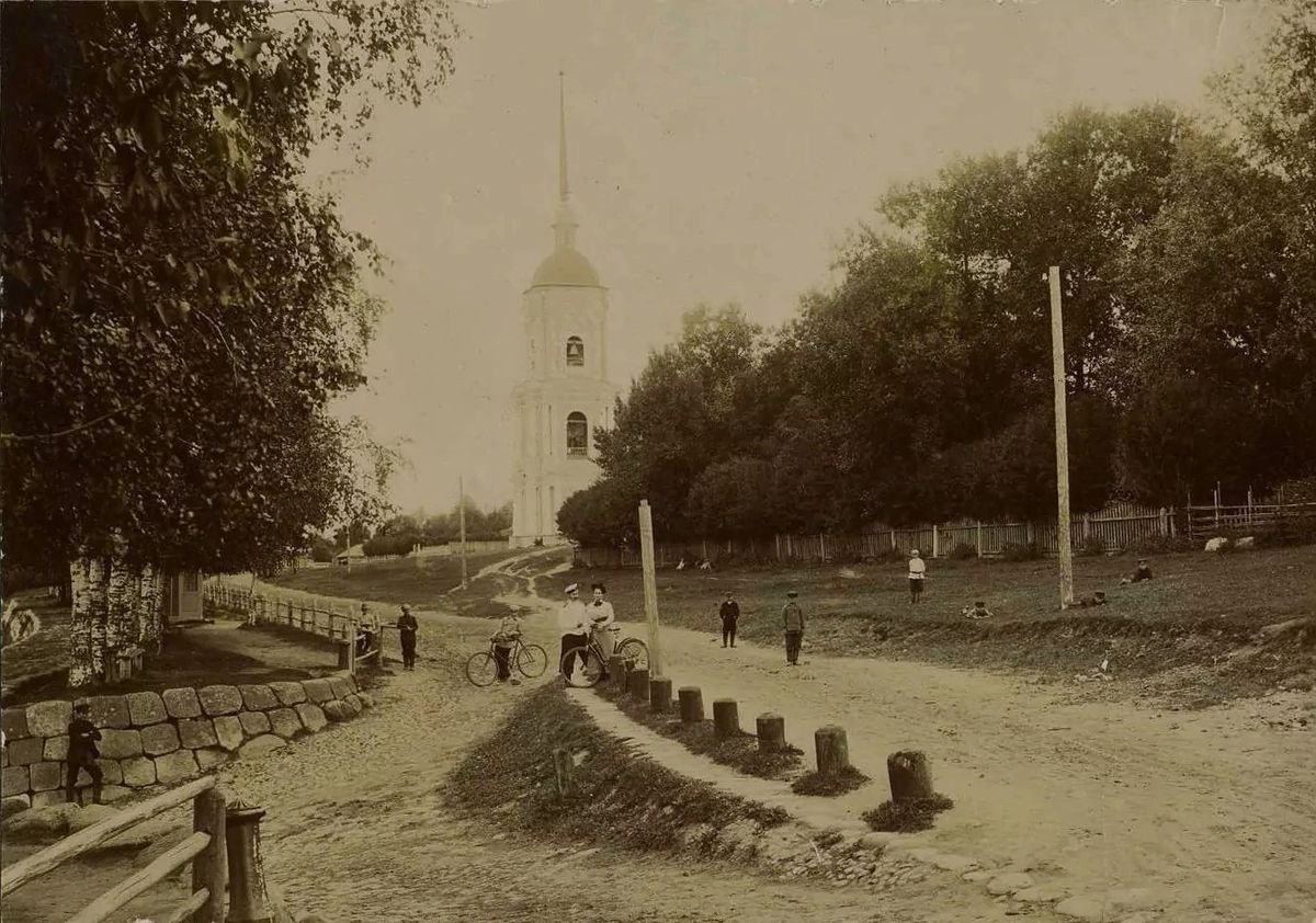 Фотография 1900-х гг. С сайта: pastvu.com, архивная фотография. Церковь Успения Пресвятой Богородицы, Опеченский Посад (Боровичский район, Новгородская область)