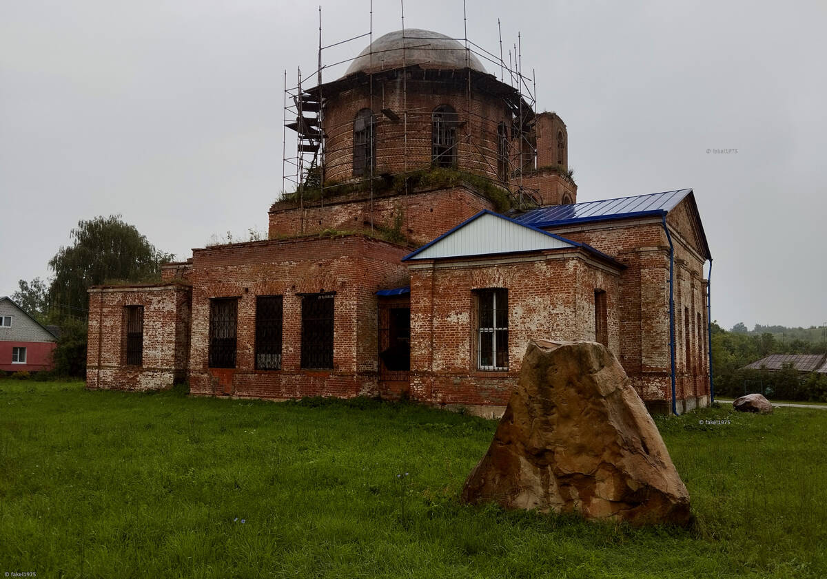 Церковь Успения Пресвятой Богородицы, Черепянь (Лебедянский район, Липецкая область). общий вид в ландшафте